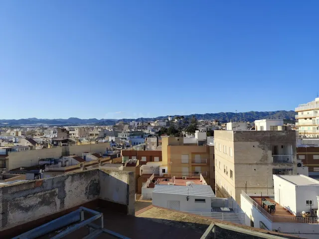 Amplia Casa en el Centro de Águilas - Oportunidad para Refor - foto 3