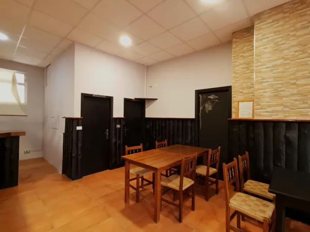 OPORTUNIDAD · LOCAL DE HOSTELERÍA LUMINOSO Y CON SALIDA DE GASES EN VIGO — 10
