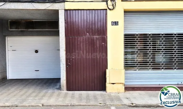 Garaje MOTO en venta en Roses y con 9 m2.