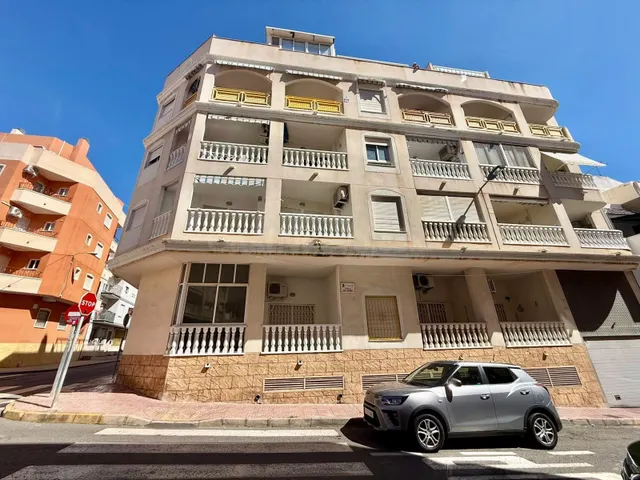 Ático con piscina comunitaria, Alicante, Torrevieja. 2 habitaciones | 63 m2 | A 100 metros del mar — 3