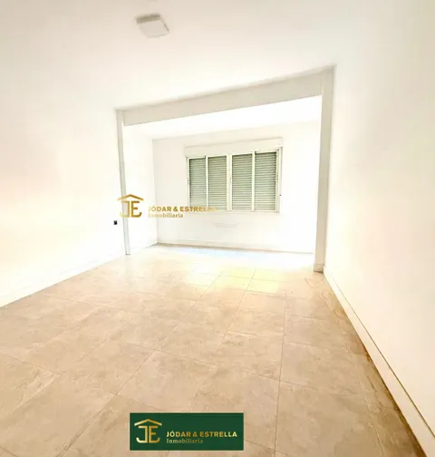 Piso de 4 dormitorios reformado en zona San Jose
