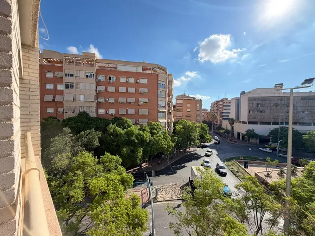 Vivienda con vistas a Plaza América, 3 dormitorios y garaje incluido — 24