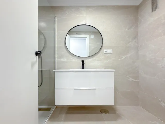 OPORTUNIDAD! Fantástico apartamento reformado con confortable terraza y vistas despejadas (210 Mts playa) — 22