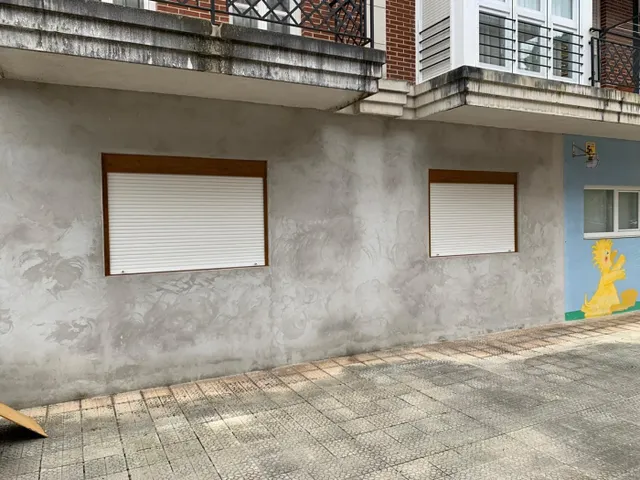 Local comercial en Saron — 9