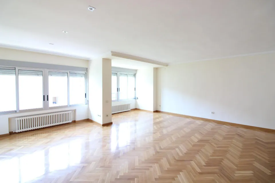 EXCLUSIVA VIVIENDA DE CASI 200M2, REFORMADA A ESTRENAR Y A POCOS PASOS DEL CAUCE DEL TURIA