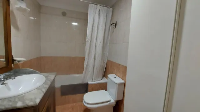 Piso bajo con sotano en residencial Conde Barcelona — 15
