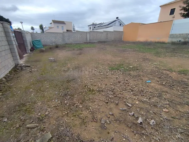 SOLAR DE ESQUINA URBANO, EN LA LOCALIDAD DE BURGUILLOS, SEVI - foto 3