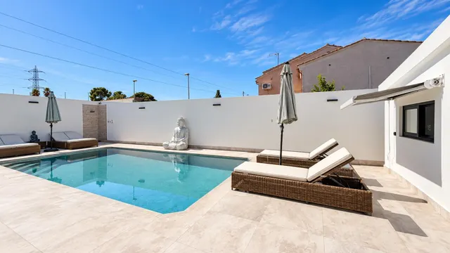 ESPECTACULAR VIVIENDA REFORMADA CON PISCINA, BODEGA, GIMNASIO Y UNA EXCEPCIONAL PRIVACIDAD — 10