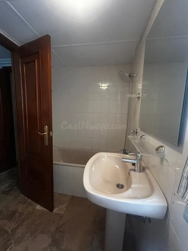 PISO CENTRO CON PISCINA !!!!! - foto 3