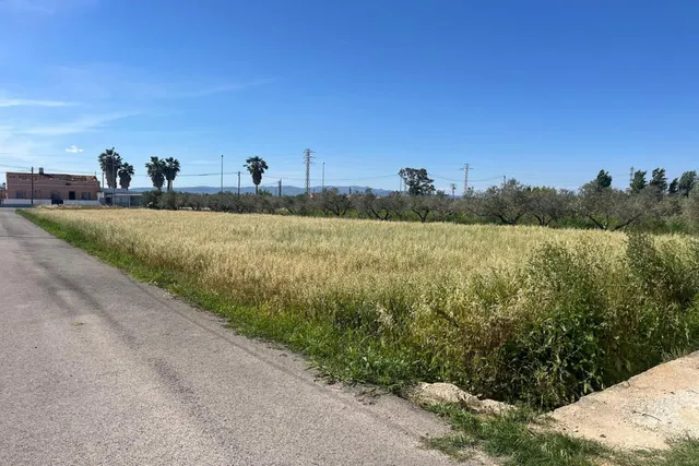 Parcela de terreno en zona tranquila para edificar - foto 3