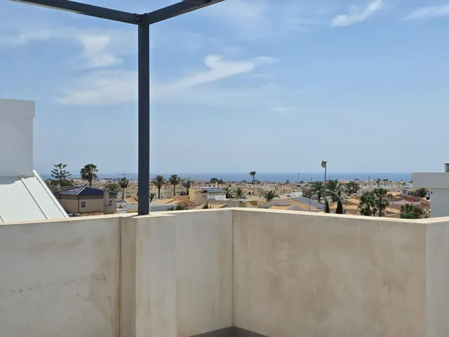 CASA ADOSADA ESTILO MODERNO EN LA MEJOR ZONA DE PUNTA PRIMA — 50