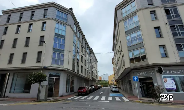 Piso con vistas al mar, garaje y trastero en Rosalía de Cast - foto 2