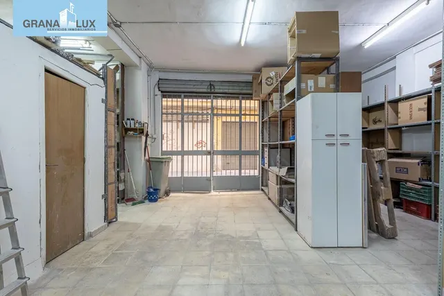 Estos dos grandes locales en pleno centro de Granada ofrecen una oportunidad única para tu negocio. — 4