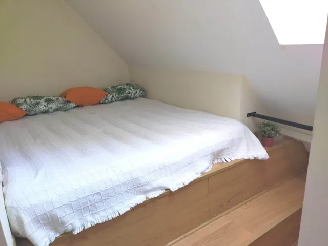 Ático Dúplex en Valdeacederas con Amplia Terraza y Comodidades Modernas — 9