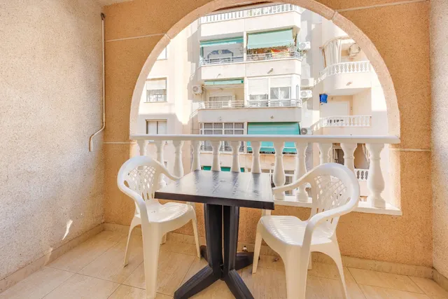 Apartamento de 2 dormitorios y piscina comunitaria en Playa del Cura — 2