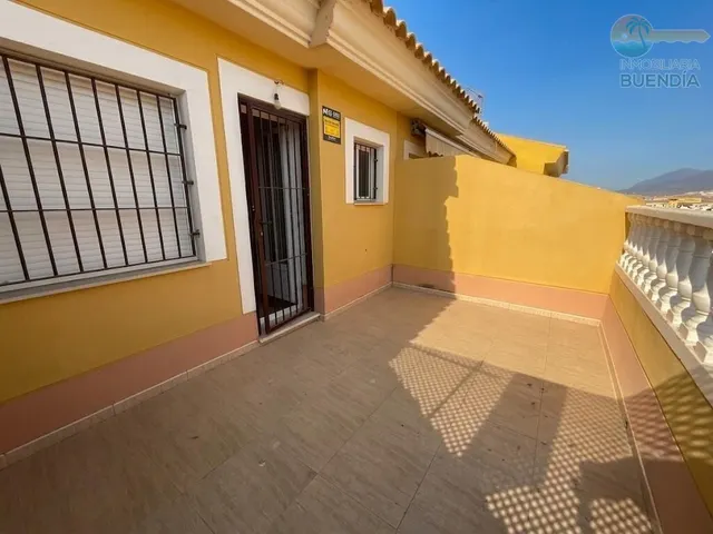 Triplex en bahia con amplias terrazas y plaza de parking — 30