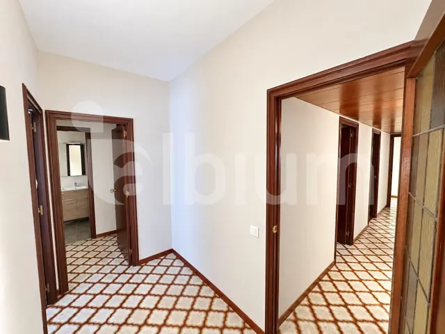 Amplio piso de 4 habitaciones con terraza, parking y trastero — 21