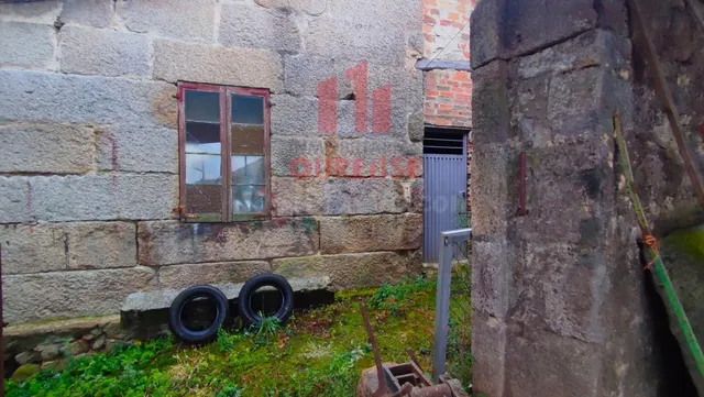 PARCELA CON CONSTRUCCIÓN DE PLANTA BAJA EN UN PUEBLO DE A ME - foto 3
