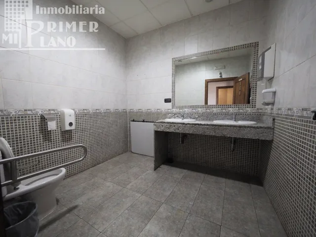 COMPLEJO HOSTELERO EN VENTA, EN LA SOLANA — 34