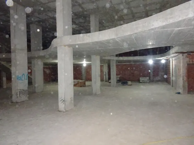 LOCAL COMERCIAL DE 945 M2 EN ZONA PEATONAL — 10