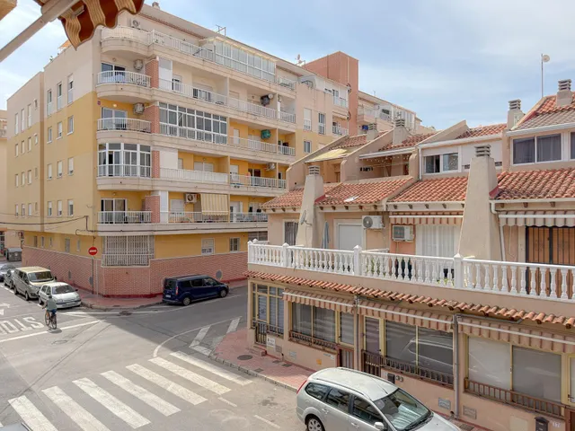 Apartamento de 2 habitaciones  con espaciosa terraza junto a todos los servicios — 6