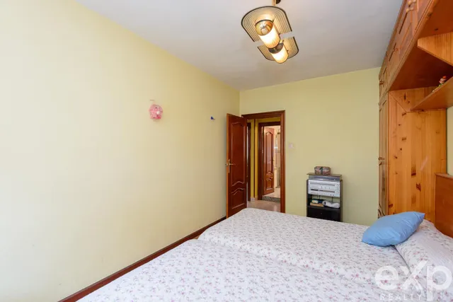 Piso de 3 habitaciones en Oviedo – cocina independiente y excelente potencial — 25