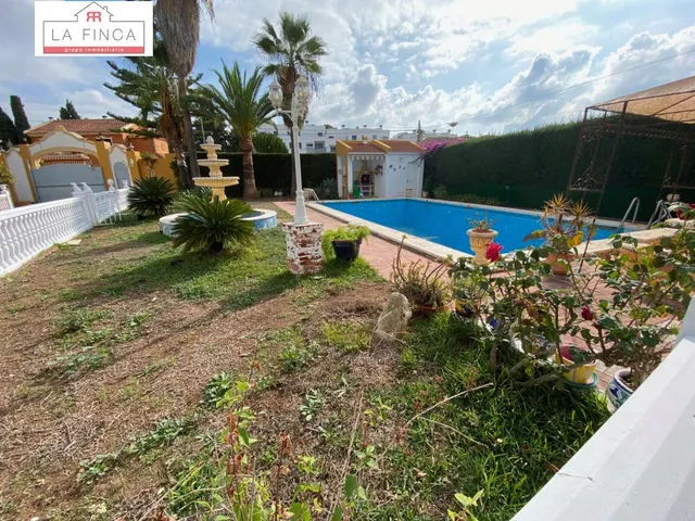 Gran Casa Independiente con piscina y zonas ajardinadas. — 10
