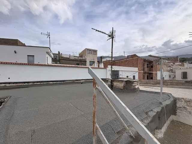 Amplia casa de pueblo de 276m2 en Abrucena lista para vivir — 35