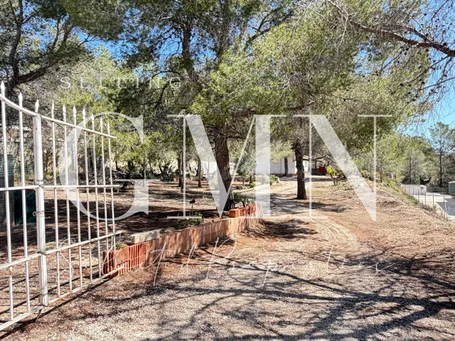 ATRACTIVO TERRENO CON VIVIENDA