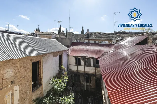 Edificio histórico junto a Plaza Larga, en el corazón del Albaicín (Granada) — 39