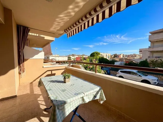 3 dormitorios, jardín, parking, piscina comunitaria. — 8
