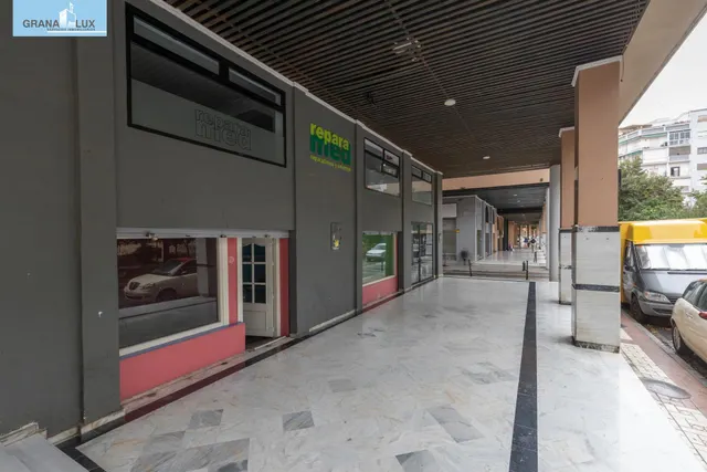 Local comercial en venta en calle agustina de aragón — 15