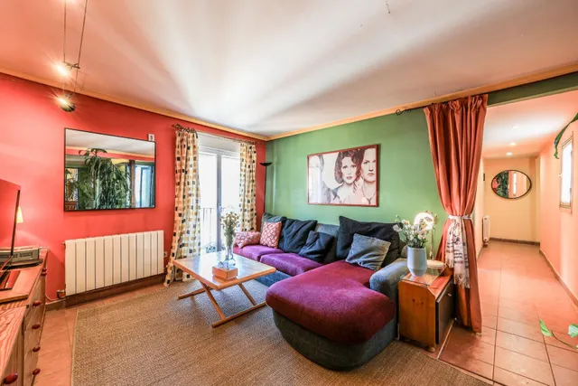 Piso con encanto, 2 balcones y vistas a la Plaza de Tirso de