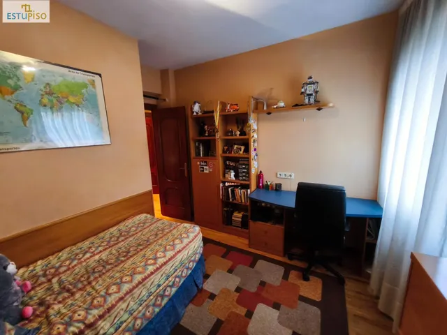 ¡5 habitaciones Y 2 BAÑOS EN PLENO CENTRO! 144 m2 EN CALLE GENERAL ÁLAVA — 33