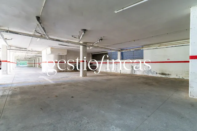 Espectacular bajo con gran jardín privado, piscina y parking a 5 minutos del mar — 38