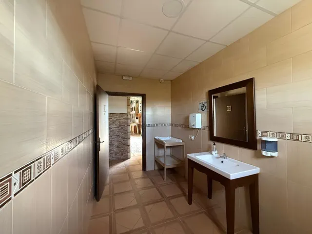 Viñedo de 24,40ha 1300m2 naves y 400m2 restaurante — 50