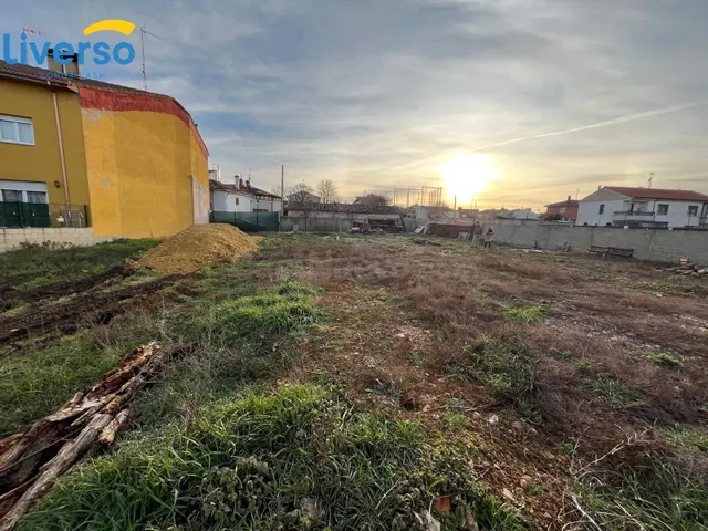 Terreno Urbano Edificable para Adosados de 2 Plantas + Buhar