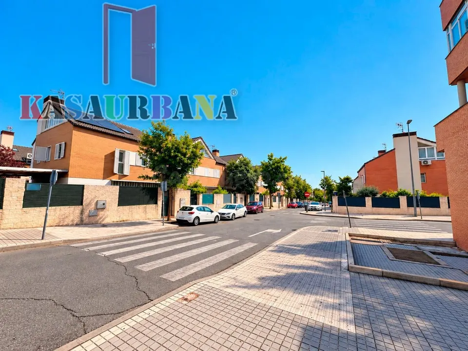 KASAURBANA ofrece en VENTA CHALET EN VALDEMORO