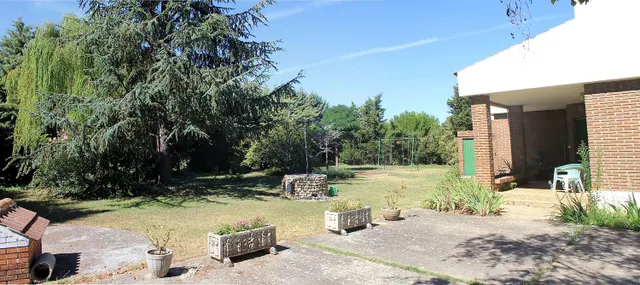 Parcela, con casa y nave — 12
