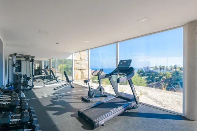 Impresionante vivienda de lujo en Benalmádena con vistas infinitas al Mediterráneo — 48