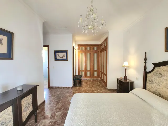 IMPRESIONANTE CASA EN CENTRO DE ALCALA DE UNA SOLA PLANTA CON LOCAL COMERCIAL Y GARAJE. — 12