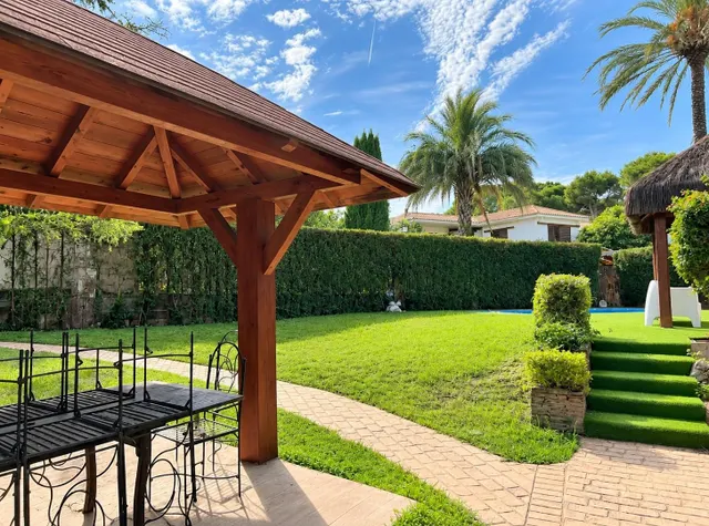 Chalet independiente con piscina privada y 6 dormitorios en La Cañada — 23