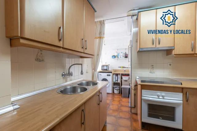 Piso de 3 dormitorios en calle milán, zaidín | muy luminoso y con gran potencial — 20
