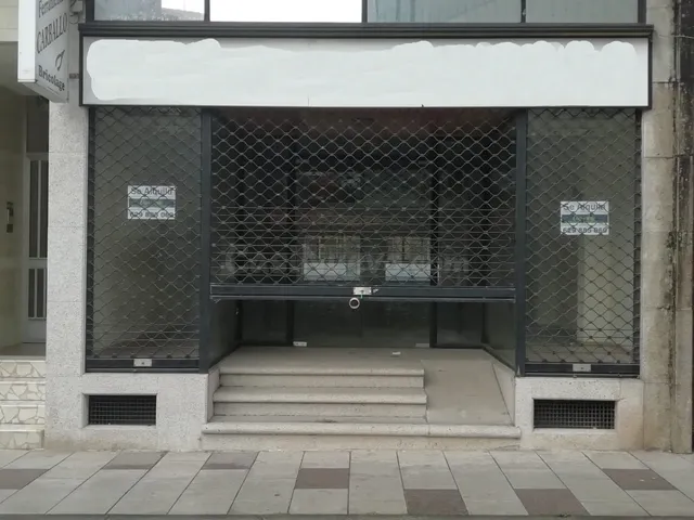 Se Alquila-Vende local 170 mtrs en Carballo