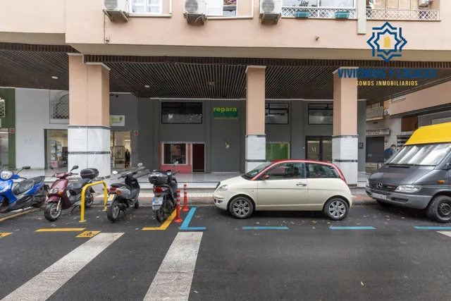 Local comercial en venta en calle agustina de aragón — 19
