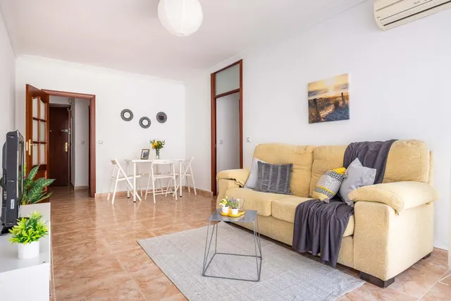 PISO DE 4 DORMITORIOS CONVERTIDO EN 2 EN PLENO CORAZÓN DE TRIANA — 6