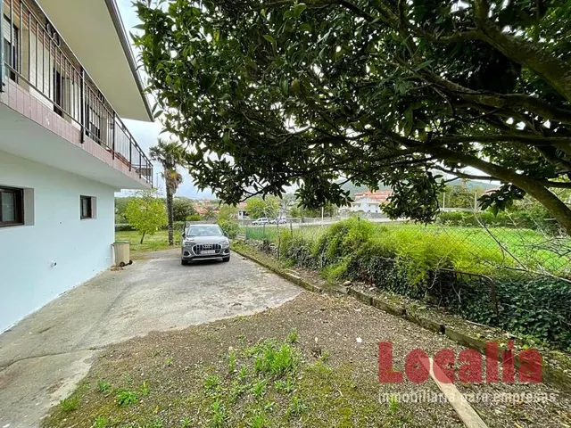 Excelente chalet con terreno y garaje en Arnuero - foto 2