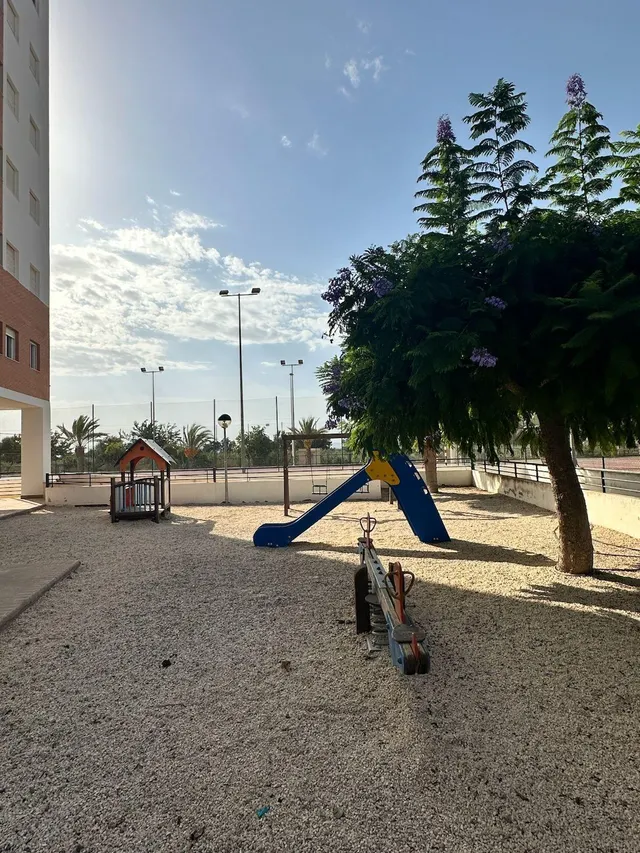 Apartamento con vistas al mar, piscina y garaje en Guardamar del Segura — 16