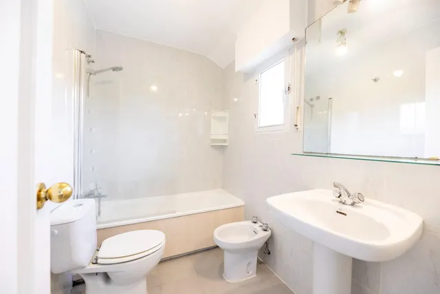 Chalet en pleno centro de Torrelodones, para disfrutar de la comodidad de tenerlo todo cerca sin renunciar al espacio de una vivienda unifamiliar. — 23