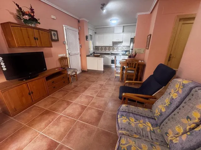 APARTAMENTO A ESCASOS METROS DEL MAR, CON PISCINA. — 6